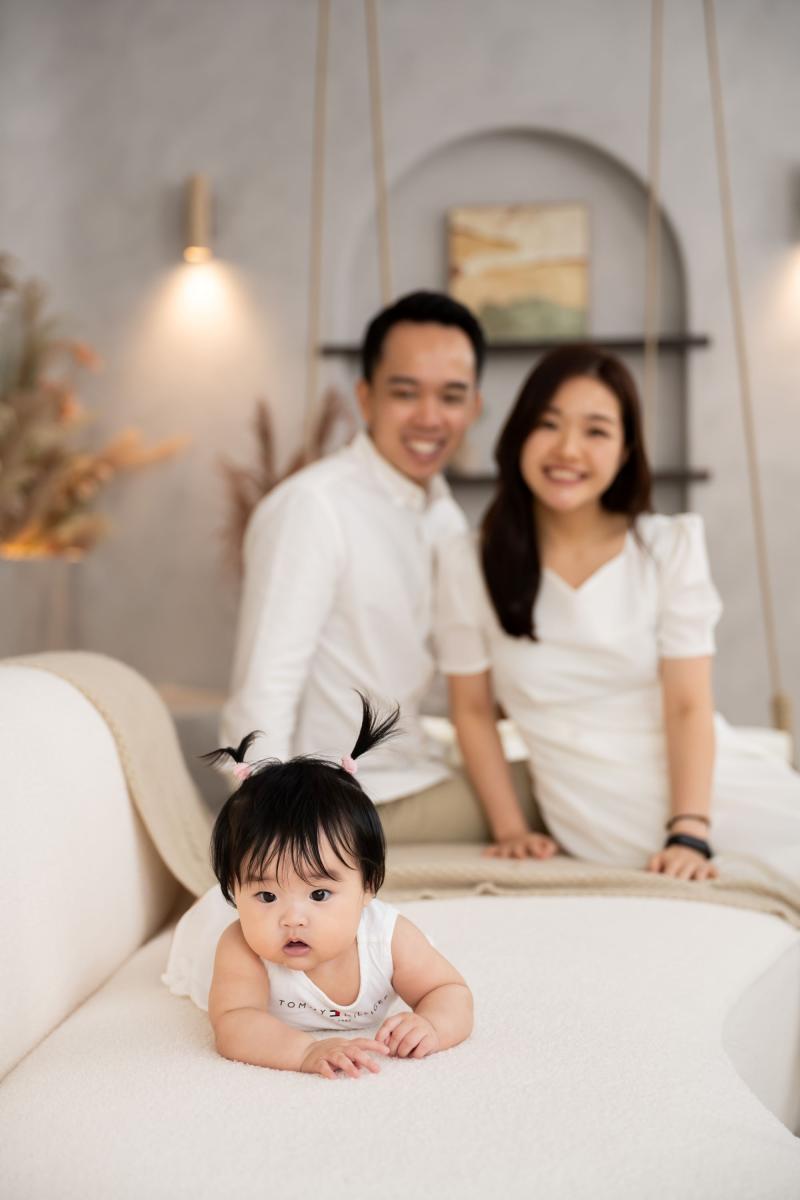 Zhi Zhong and Family